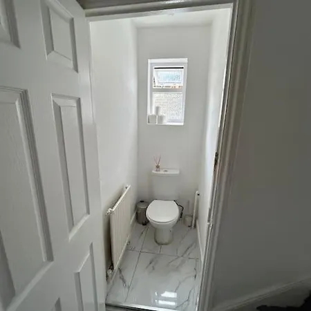 East London 2 Bedroom Flat Exterior photo