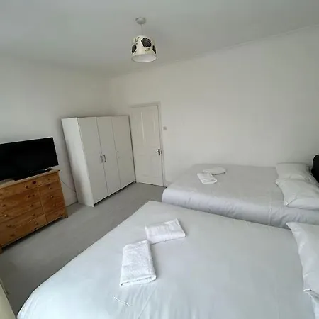 East London 2 Bedroom Flat Exterior photo