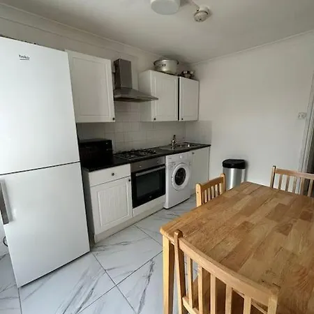 East London 2 Bedroom Flat Exterior photo