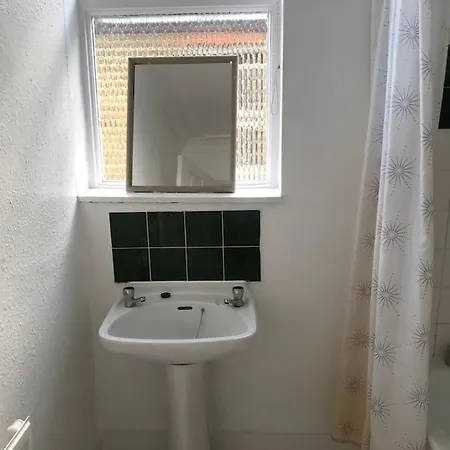 East London 2 Bedroom Flat Exterior photo
