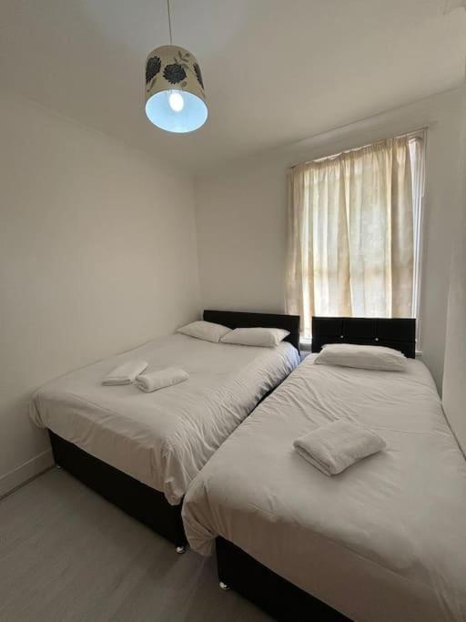 East 2 Bedroom Flat * London