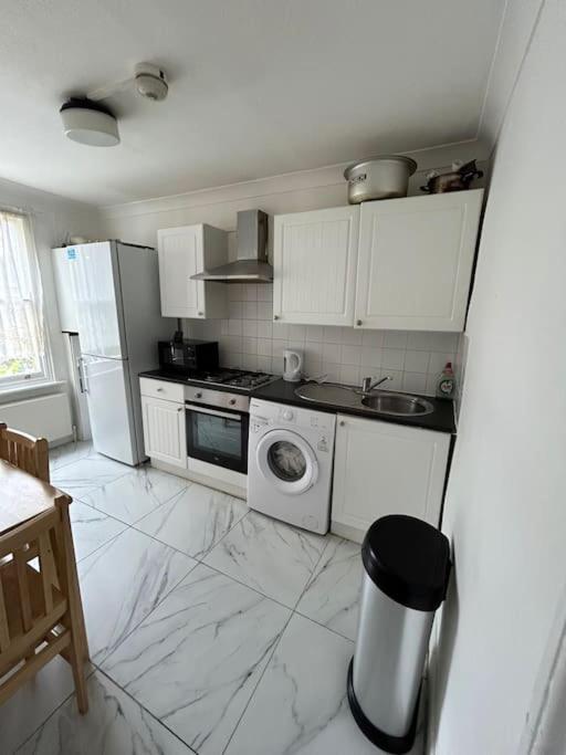 East 2 Bedroom Flat Apartment London