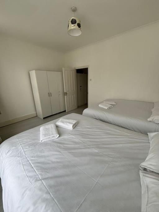 East 2 Bedroom Flat * London