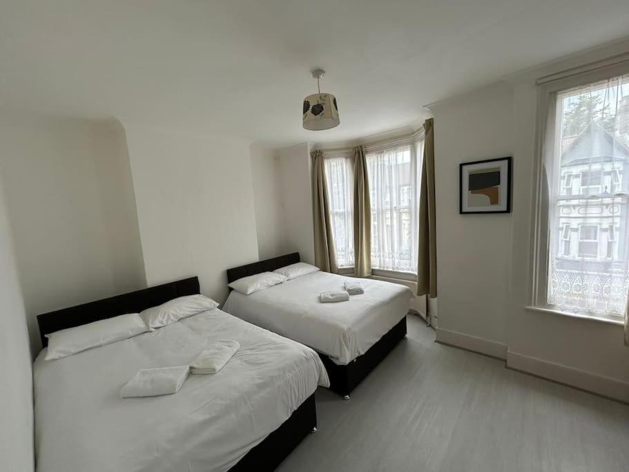 East 2 Bedroom Flat * London